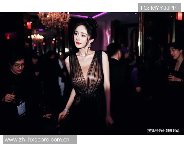 足球明星魅力四射黑色晚礼服展现优雅风范与时尚品味 足球明星魅力四射黑色晚礼服展现优雅风范与时尚品味