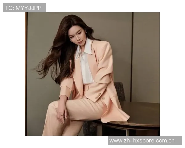 长发足球明星优雅转身西服造型展现别样魅力与风采
